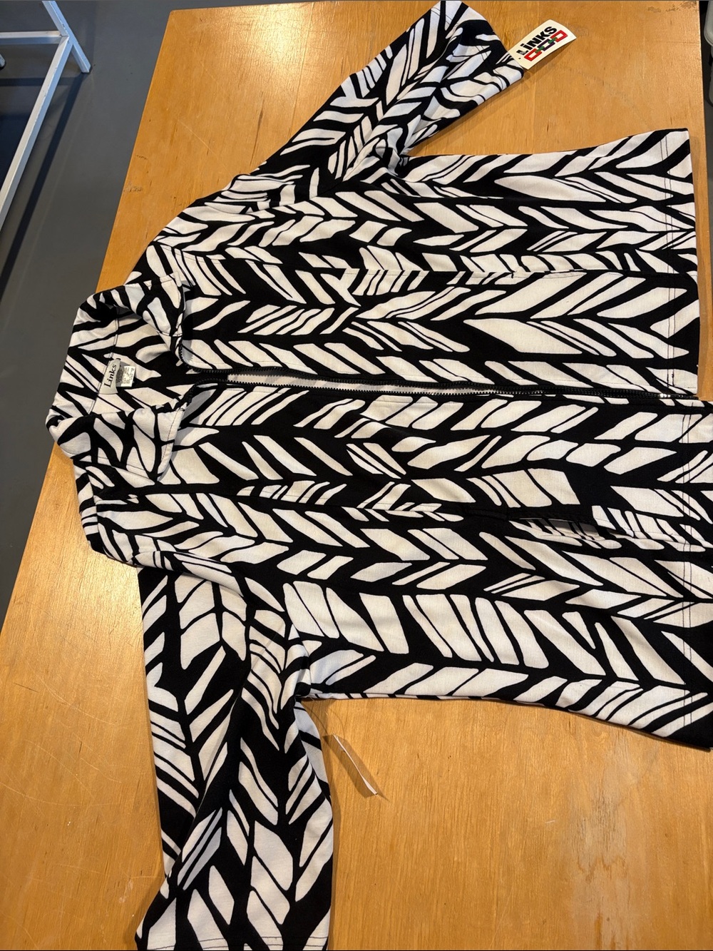 Women's Black & White Pattern Zip-Front Blazer Jacket
